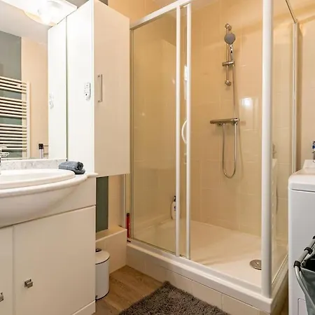 Terracotta: Cozy For Two With Private Parking Dijon