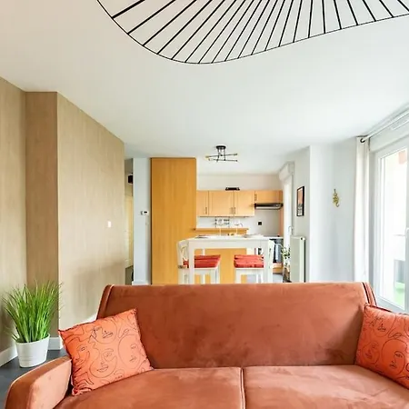 Terracotta: Cozy For Two With Private Parking Dijon