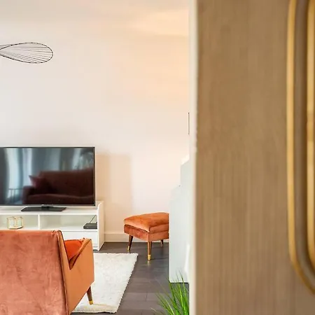 Terracotta: Cozy For Two With Private Parking * Dijon